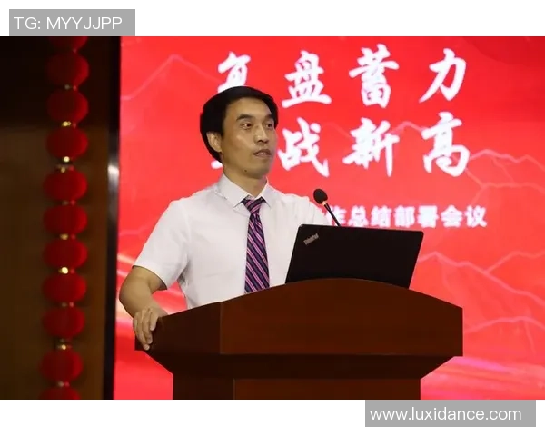 重庆足球队与北京足球队赛后复盘团队协作分析与反思